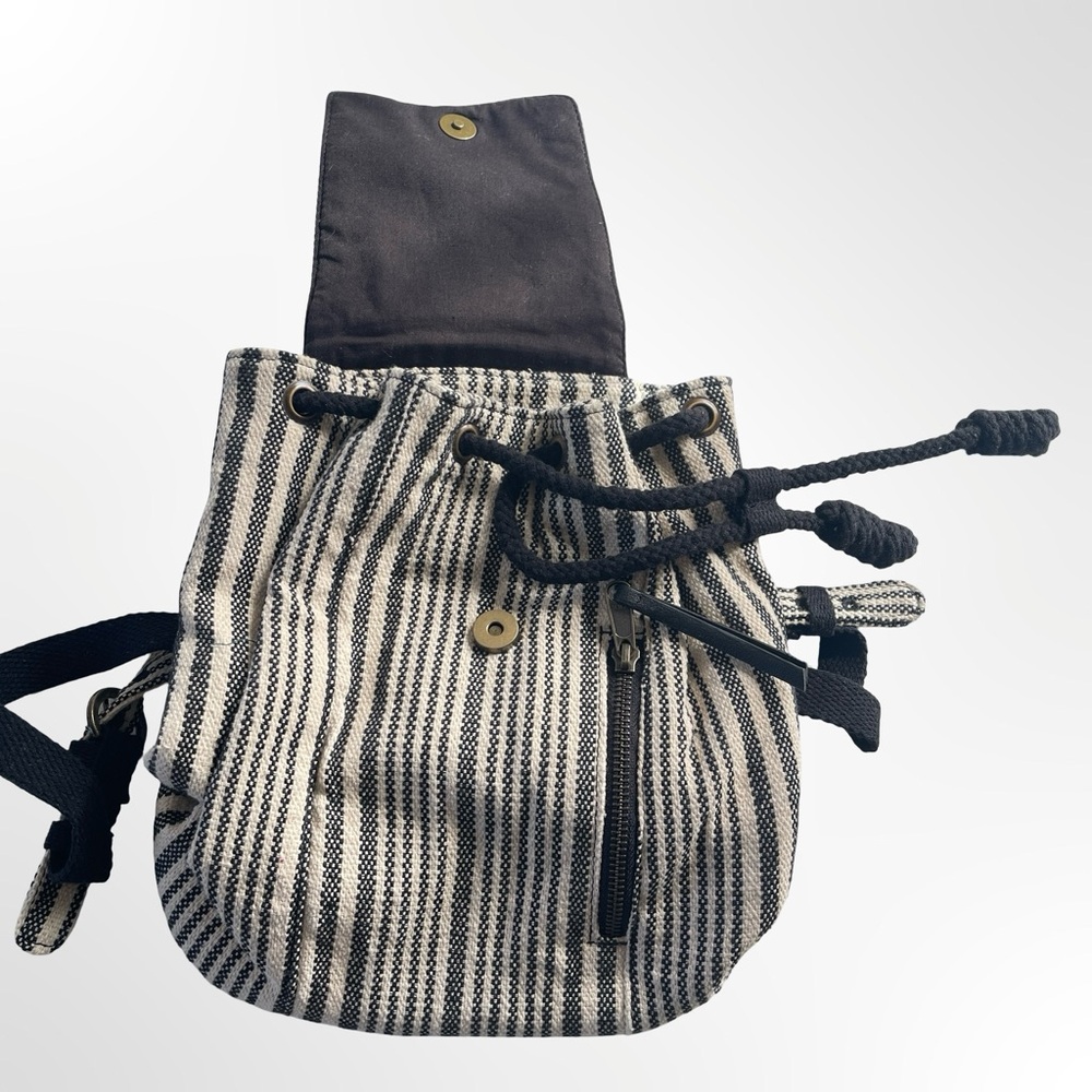 Universal Thread Canvas Backpack Nwot - image 3